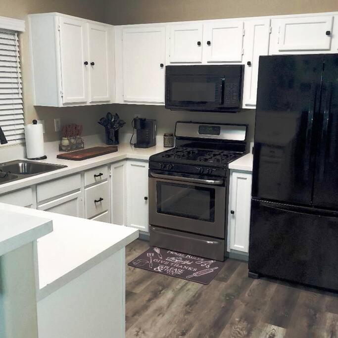 New Beautifully Remodeled Home In ลาสเวกัส ภายนอก รูปภาพ