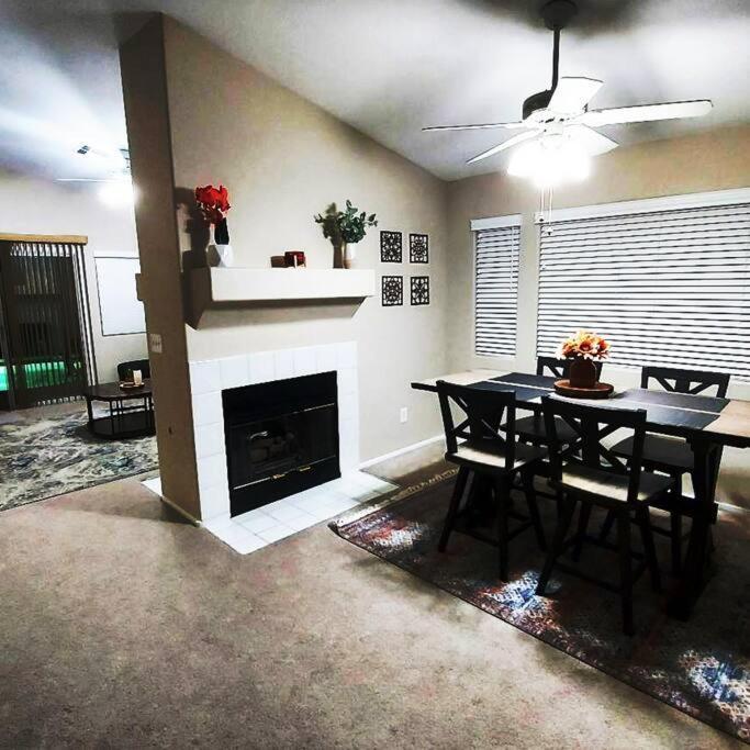 New Beautifully Remodeled Home In ลาสเวกัส ภายนอก รูปภาพ